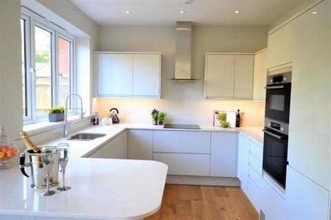 20b Chalgrove Way, Emmer Green, Reading, RG4 8SJ