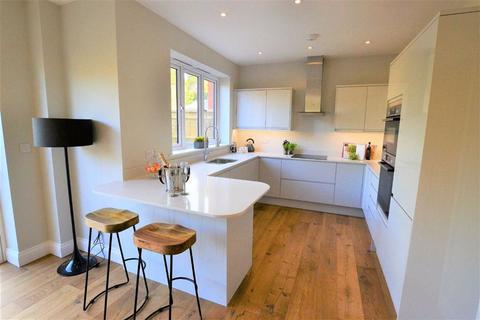 20b Chalgrove Way, Emmer Green, Reading, RG4 8SJ
