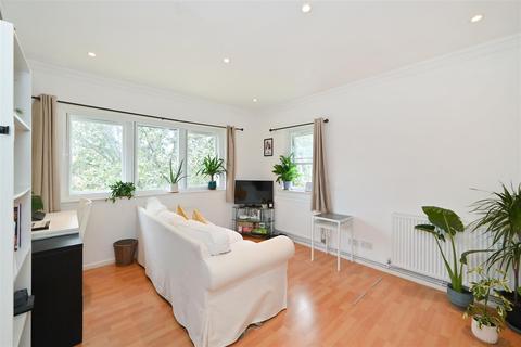 65 Friars Mead, London, E14 3JY
