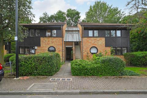 65 Friars Mead, London, E14 3JY