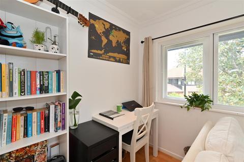 65 Friars Mead, London, E14 3JY
