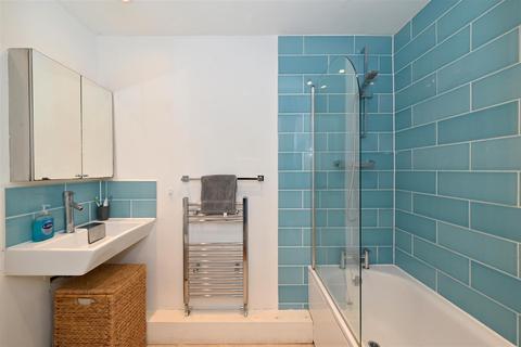 65 Friars Mead, London, E14 3JY