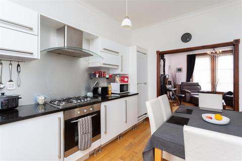 3/l, 30 Clepington Road, Dundee, DD3 7NX