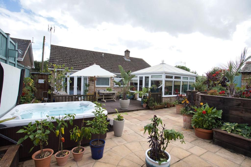 Alkham Valley Road, Alkham Valley 2 bed detached bungalow £425,000
