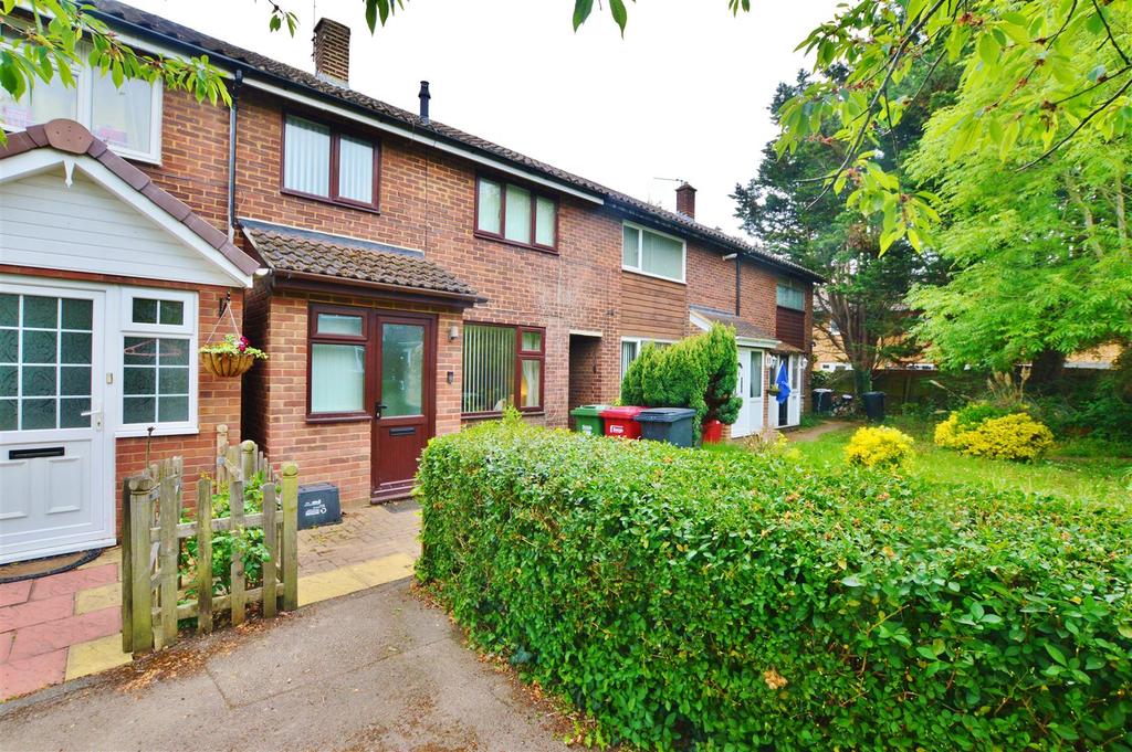 Farnham Road, Farnham Royal, Slough 3 bed terraced house £370,000