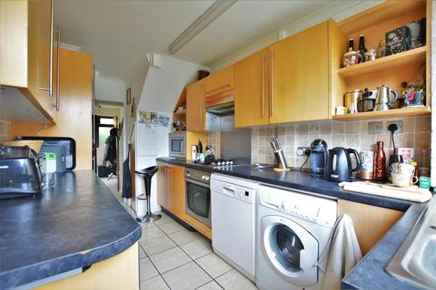 359 Farnham Road, Farnham Royal, Slough, SL2 3AF