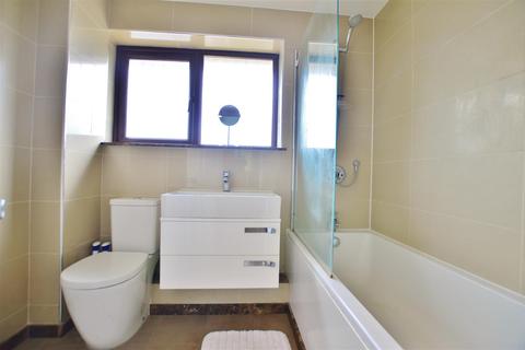 359 Farnham Road, Farnham Royal, Slough, SL2 3AF