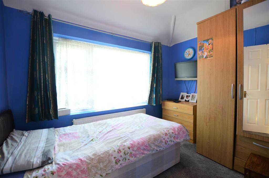 Cumberland Avenue, Slough 2 bed £240,000