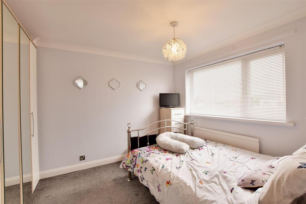 Bedroom 2 (rear)