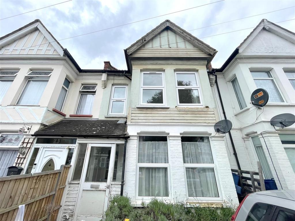Lovelace Gardens, SouthendOnSea 2 bed flat £975 pcm (£225 pw)