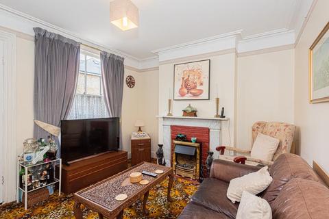 27 Heathcote Road, Epsom, KT18 5DX