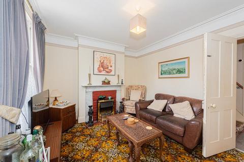 27 Heathcote Road, Epsom, KT18 5DX