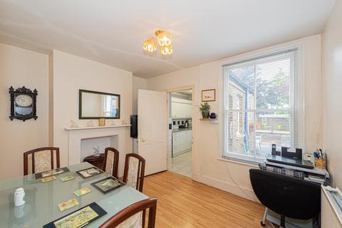 27 Heathcote Road, Epsom, KT18 5DX