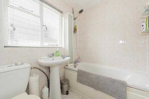 27 Heathcote Road, Epsom, KT18 5DX