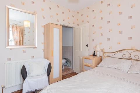 27 Heathcote Road, Epsom, KT18 5DX