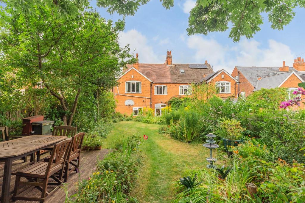 Stoughton Drive North, Leicester 4 bed semidetached house £510,000