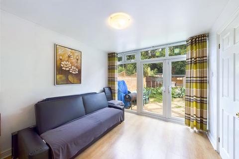 49 Beeston Way, Feltham, TW14 0EU