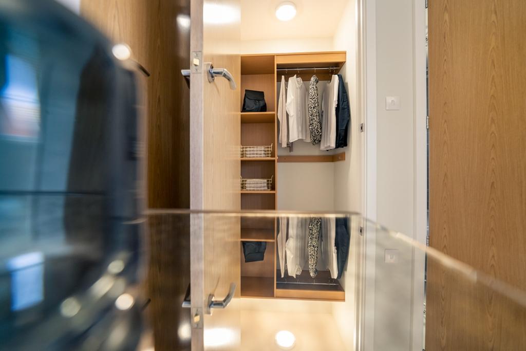 Walk-in wardrobe