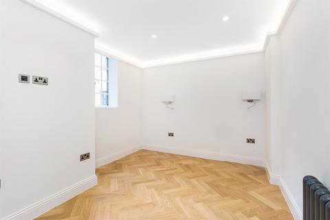 3 bedroom flat to rent, Onslow Court, Drayton Gardens, Chelsea SW10