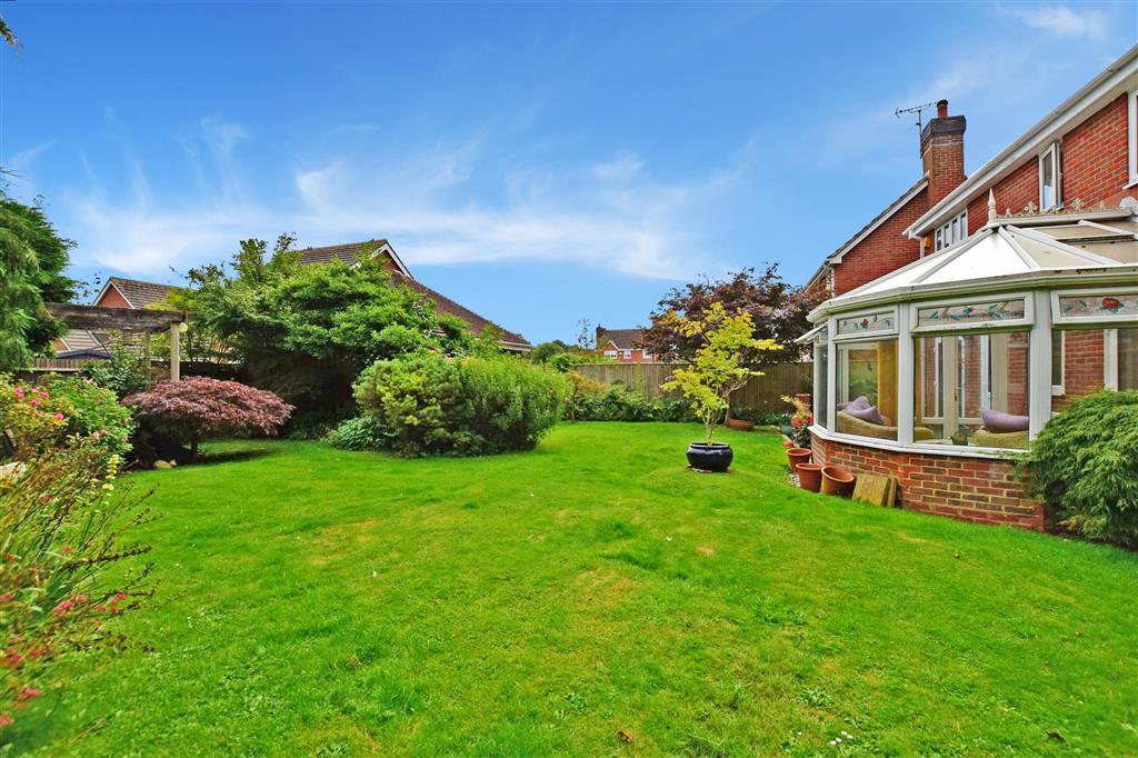 Blakes Farm Road, Southwater... 4 bed detached house £575,000