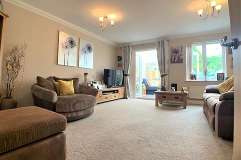 10 Wise Close, Swindon, SN2 7LT