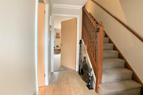 10 Wise Close, Swindon, SN2 7LT