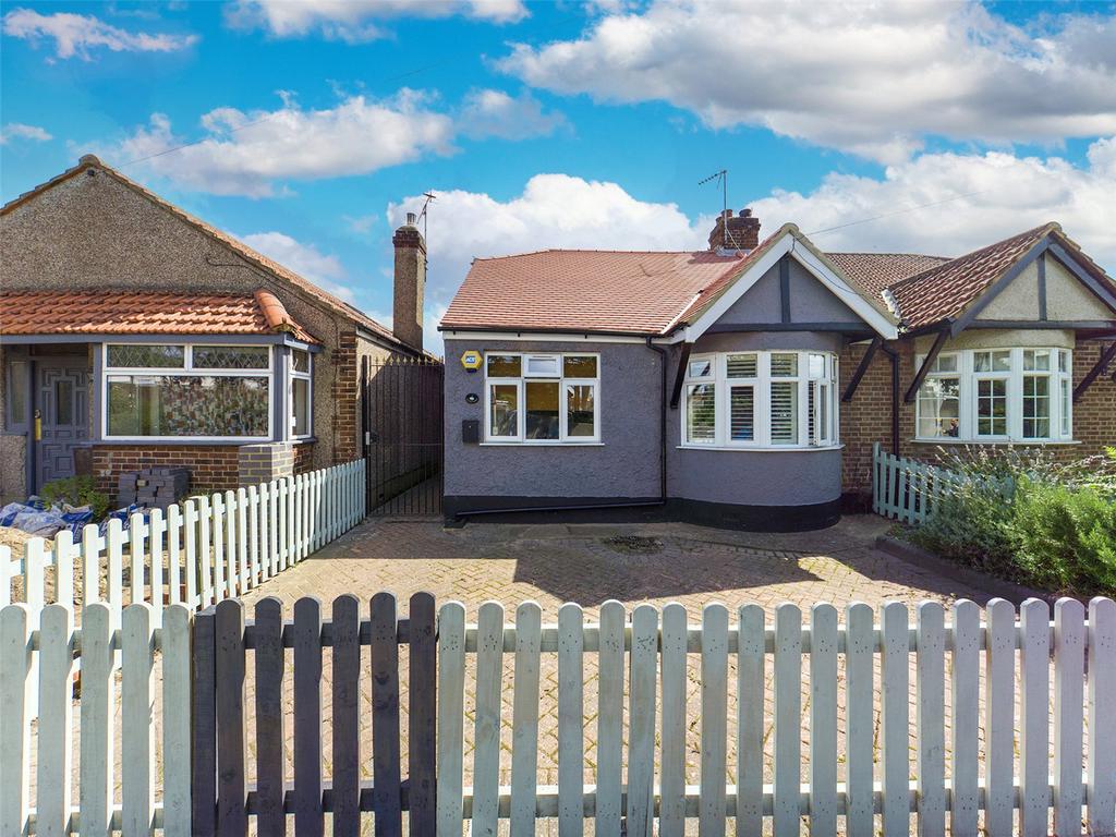 Swan Road, Feltham, Middlesex, TW13 2 bed bungalow £400,000