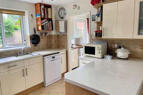 13 Brittons Drive, Northampton, NN3 5DP