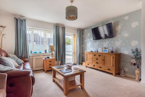 74 Arnolds Way, Cirencester, GL7 1TA