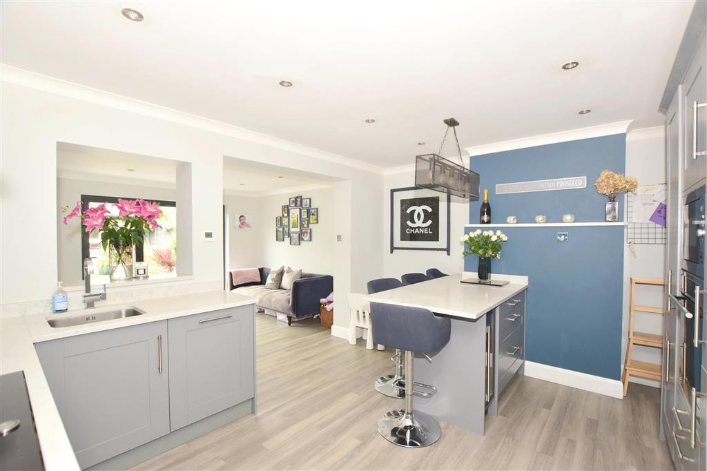 Kitchen/Breakfast Area