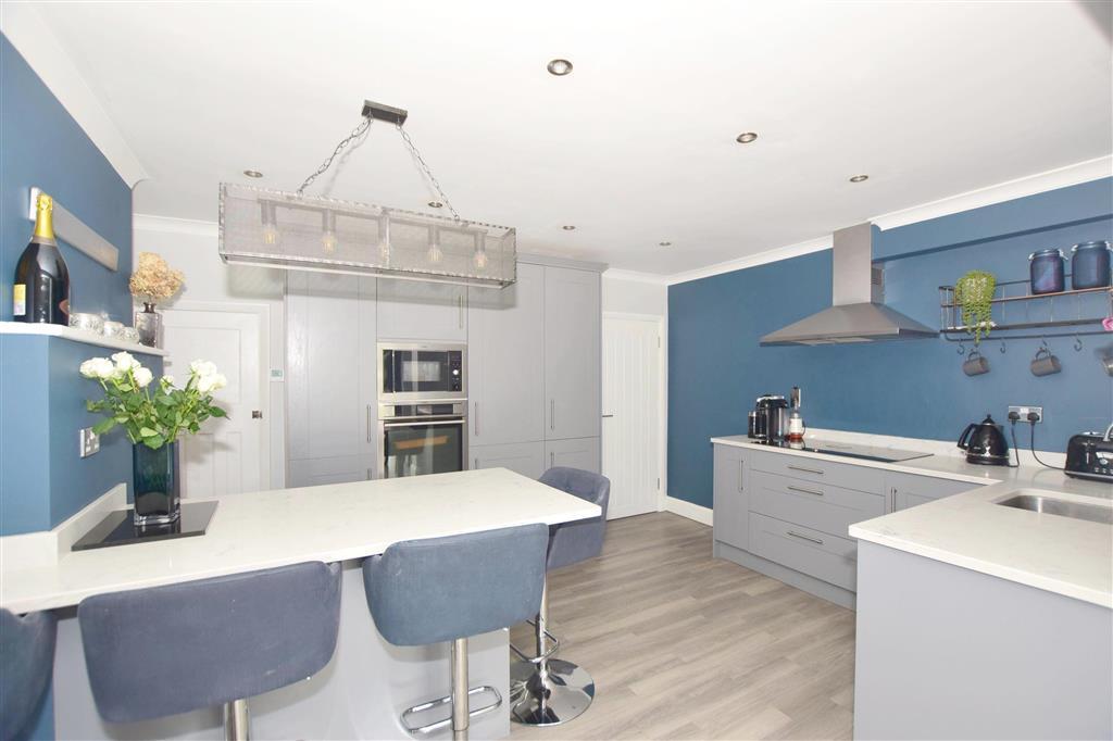 Kitchen/Breakfast Area