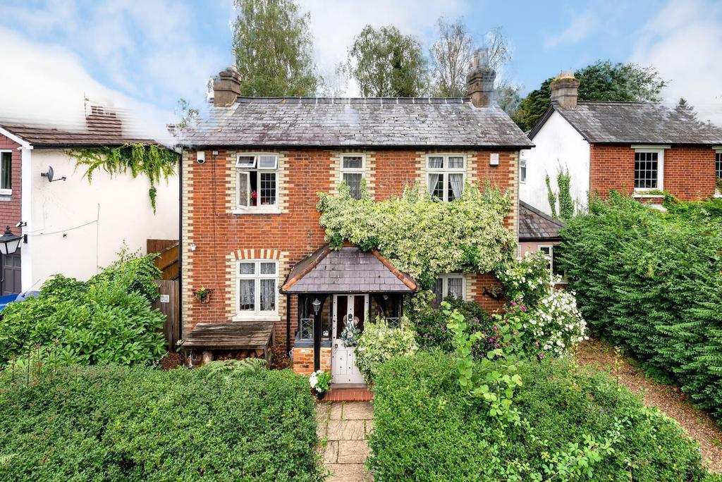 Westfield Road, Woking, GU22 4 bed detached house £675,000