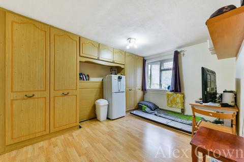 62 Fife Road, London, E16 1QB