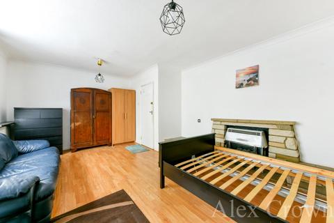 62 Fife Road, London, E16 1QB