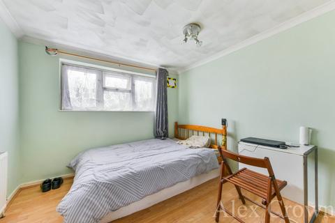 62 Fife Road, London, E16 1QB