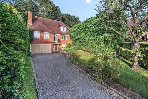 9a Park Close, Esher, KT10 8LG