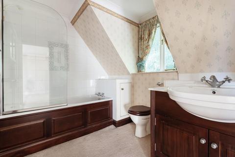 9a Park Close, Esher, KT10 8LG