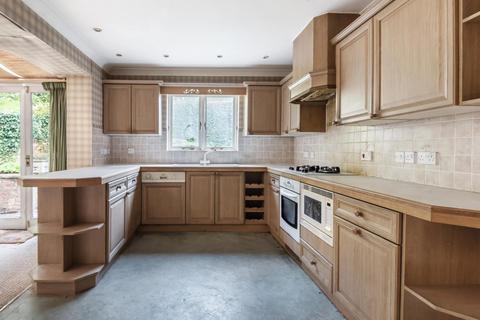 9a Park Close, Esher, KT10 8LG