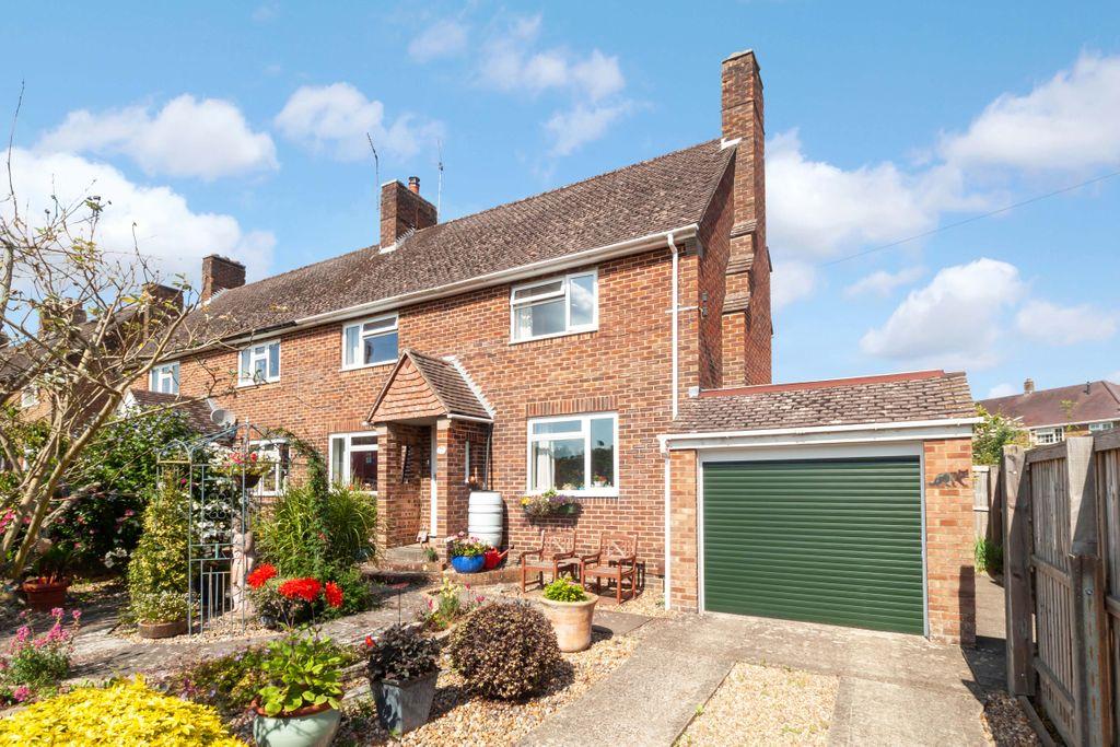 Willis Waye, Kingsworthy, Winchester SO23 7QT 3 bed semidetached house