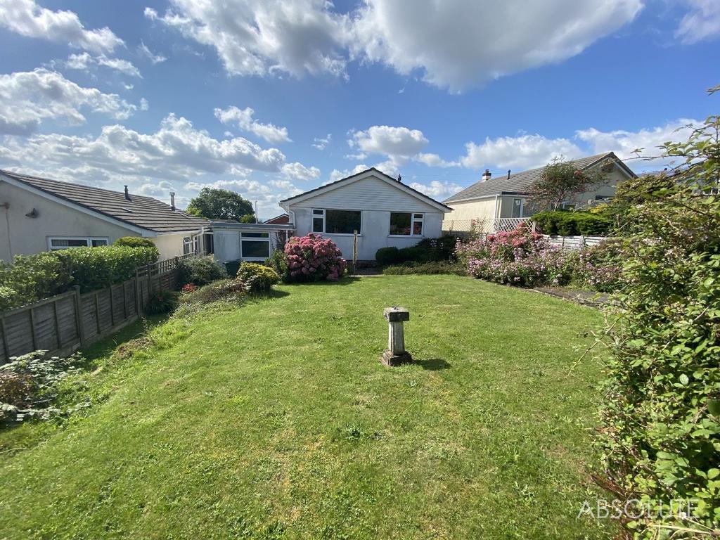 Maudlin Drive, Teignmouth, Devon, TQ14 2 bed detached bungalow £300,000