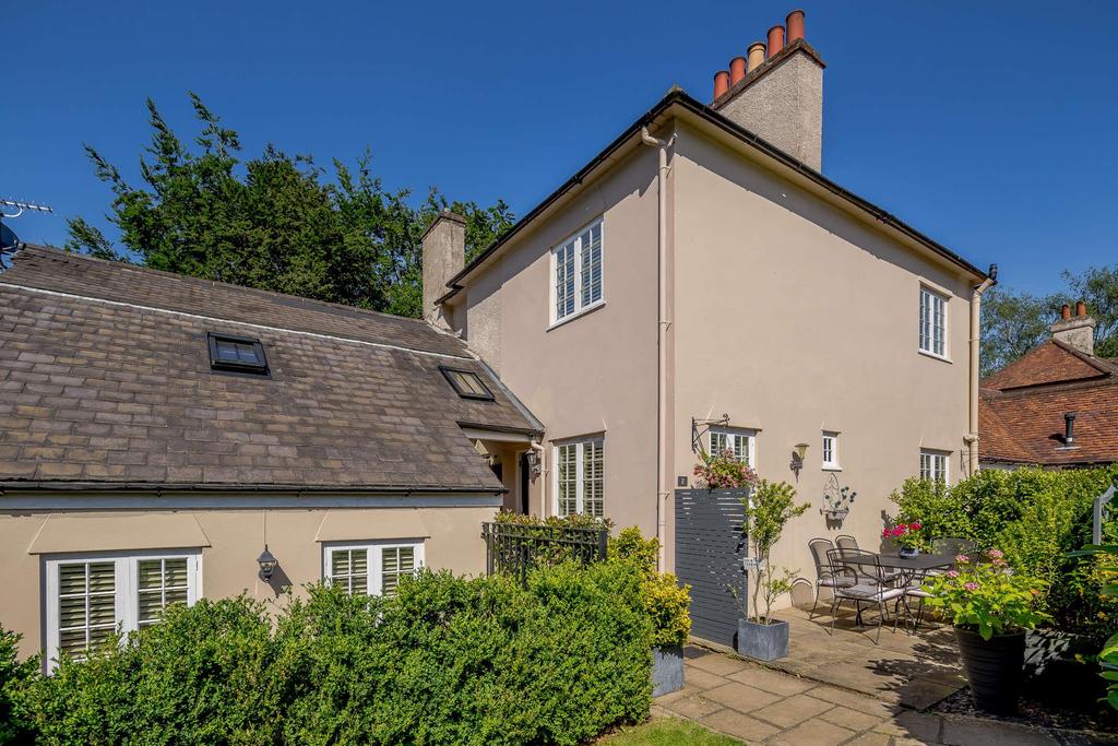 Archive Mews, Kingshill Way, Berkhamsted, Hertfordshire, HP4 3 bed semi