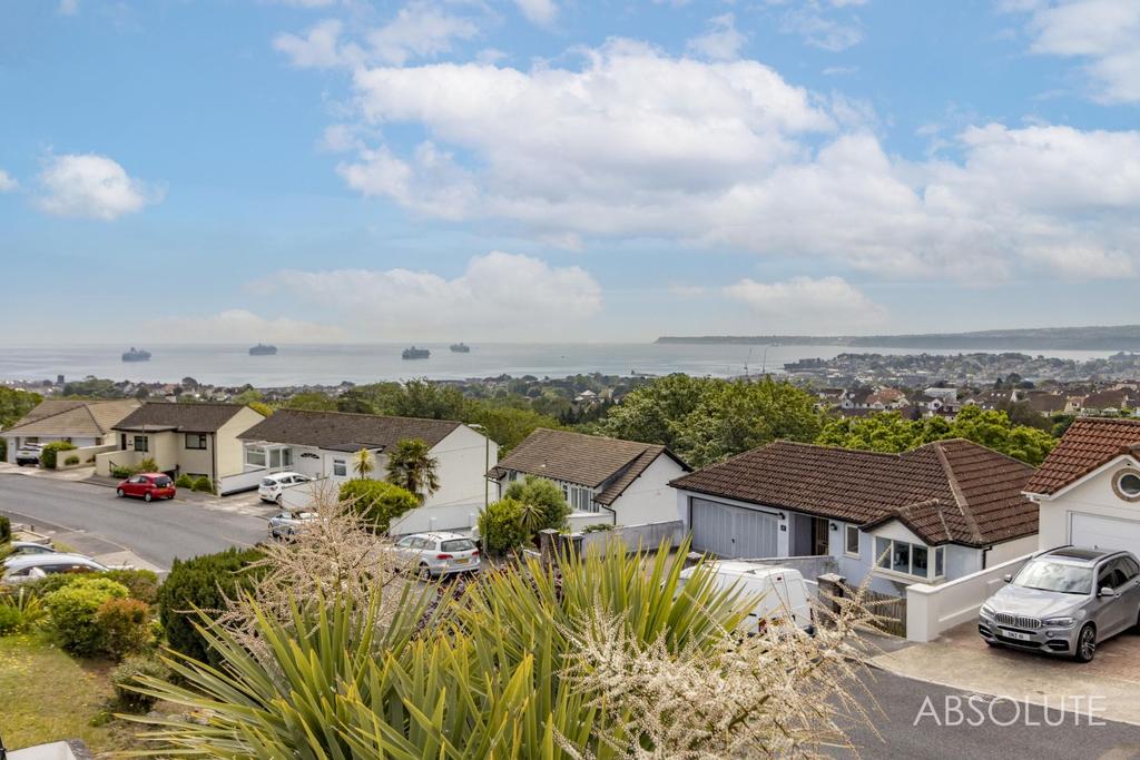 Dolphin Crescent, Paignton, Devon, TQ3 3 bed detached house £420,000