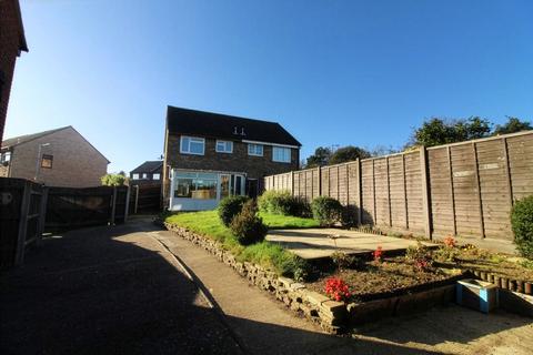 3 bedroom semi-detached house to rent, Columbine Gardens, Ipswich, IP2