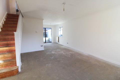 3 bedroom semi-detached house to rent, Columbine Gardens, Ipswich, IP2