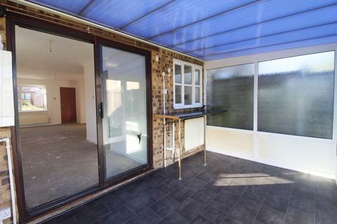 3 bedroom semi-detached house to rent, Columbine Gardens, Ipswich, IP2