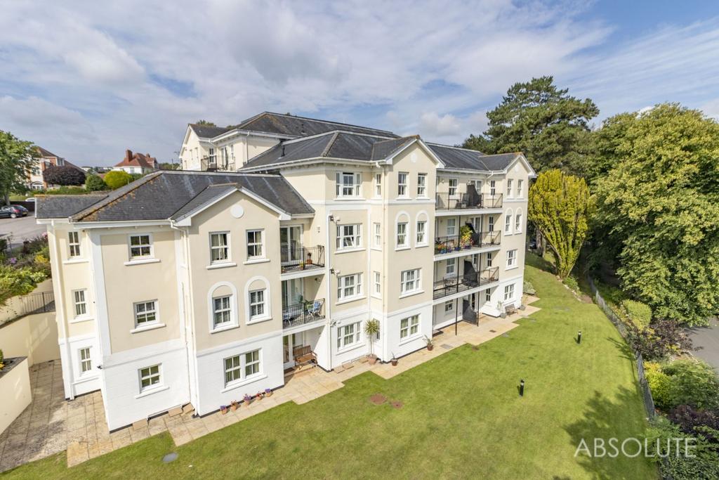 Underhill Road, Torquay, Devon, TQ2 2 bed flat £337,000