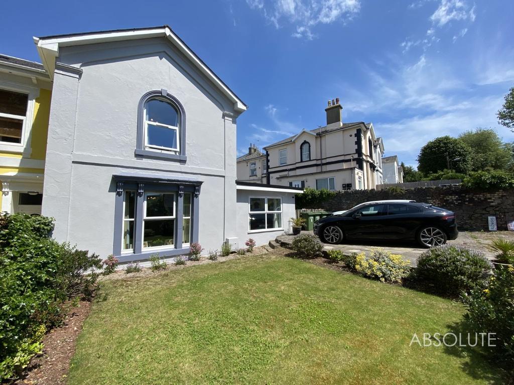 8 Windsor Road, Torquay, Devon, TQ1 1TD 5 bed end of terrace house £