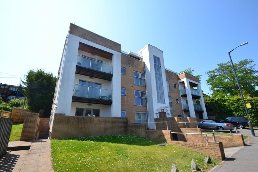 Westbourne 2 bed flat £270,000