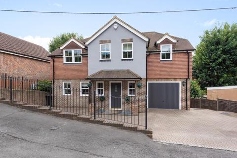 25 Spring Lane, Farnham, GU9 0JD