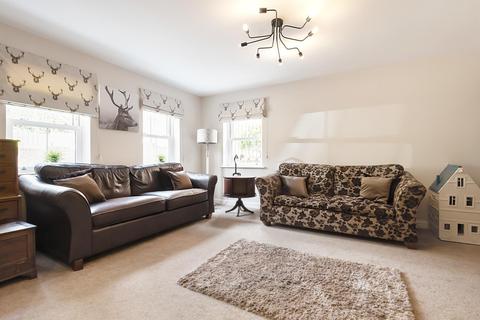 25 Spring Lane, Farnham, GU9 0JD